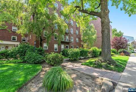 328 N Bridge Plaza 5C, Fort Lee, NJ 07024