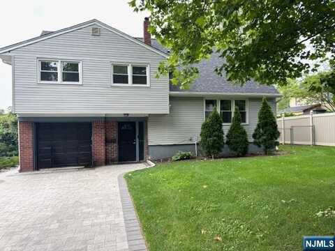 720 Stelton Street, Teaneck, NJ 07666
