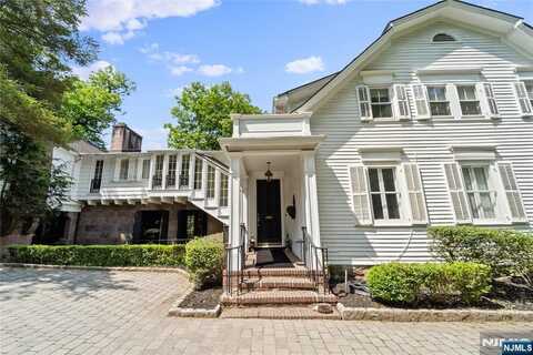 9 E Saddle River Road, Saddle River, NJ 07458