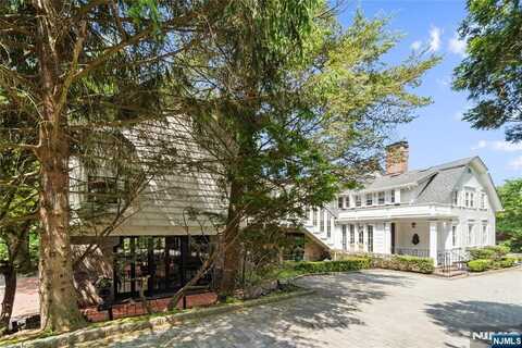 9 E Saddle River Road, Saddle River, NJ 07458