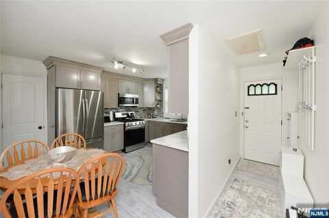 118 Park Lane, Wayne, NJ 07470