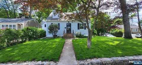 72 Ridgewald Avenue, Waldwick, NJ 07463