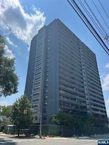 285 Aycrigg Avenue 14F, Passaic, NJ 07055