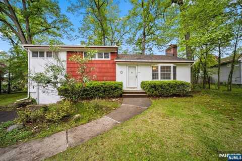 180 Busteed Drive, Midland Park, NJ 07432