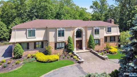 716 Galloping Hill Road, Franklin Lakes, NJ 07417