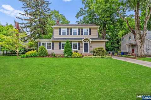 25 Park Avenue, Pequannock, NJ 07444