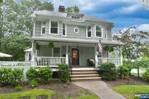 4 4th Street, Park Ridge, NJ 07656