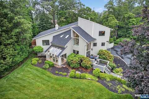 11 Country Lane, Mahwah, NJ 07430