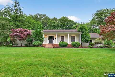 328 Blue Hill Terrace, Wyckoff, NJ 07481