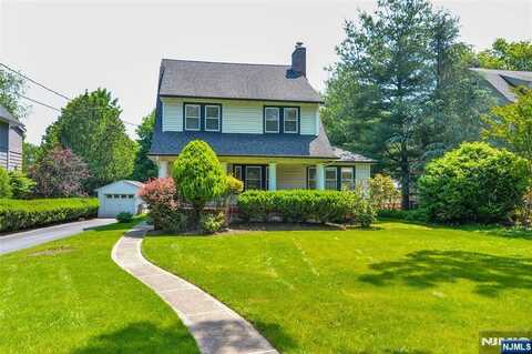 613 Hillcrest Road, Ridgewood, NJ 07450
