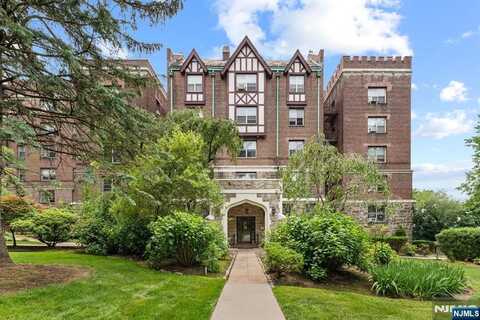 100 Palisade Avenue D42, Englewood, NJ 07631