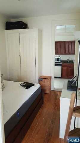 107 4th Street 3E, Hoboken, NJ 07030