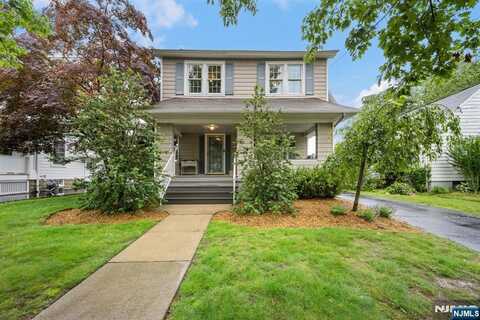 417 Warren Avenue, Ho Ho Kus, NJ 07423