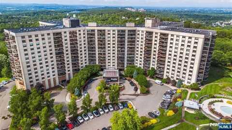 2 Claridge Drive 9NE, Verona, NJ 07044