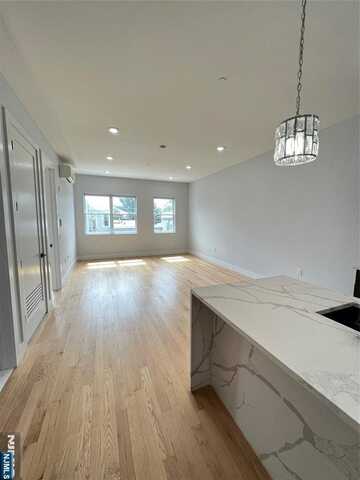 52 Cambridge Avenue 1, Jersey City, NJ 07307