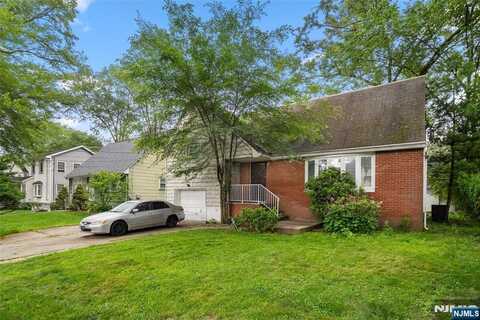 216 Stuyvesant Road, Teaneck, NJ 07666