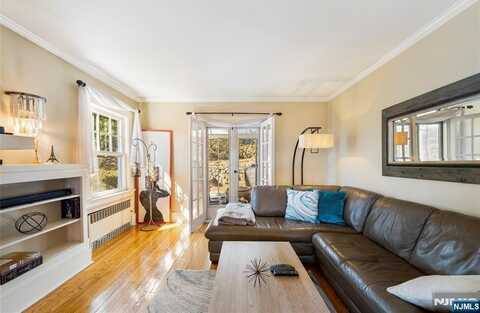 526 Highland Avenue, Montclair, NJ 07043