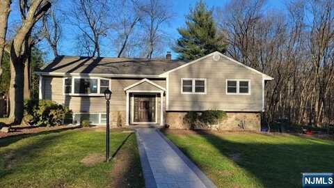 22 Myrtle Avenue, Demarest, NJ 07627