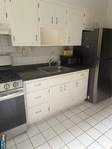 2350 Linwood Avenue 1D, Fort Lee, NJ 07024