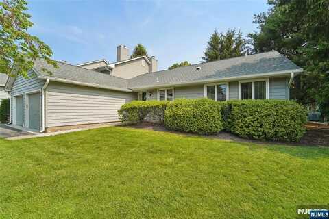 28 Parsons Court, Mahwah, NJ 07430