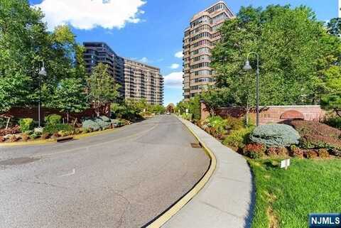 100 Carlyle Drive 11G-N, Cliffside Park, NJ 07010