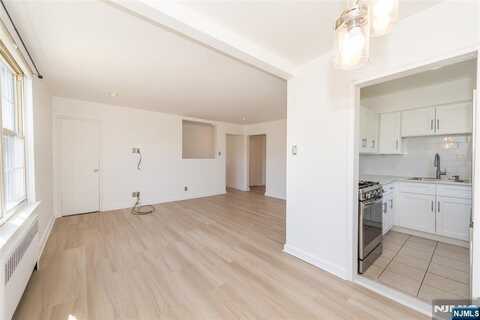 544 Broad Avenue 3, Leonia, NJ 07605