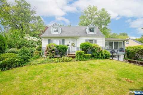 165 Hebberd Avenue, Paramus, NJ 07652