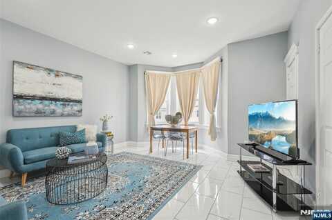 214 Wegman Parkway, Jersey City, NJ 07305