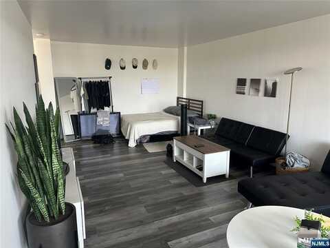 90 Prospect Avenue 8C, Hackensack, NJ 07601