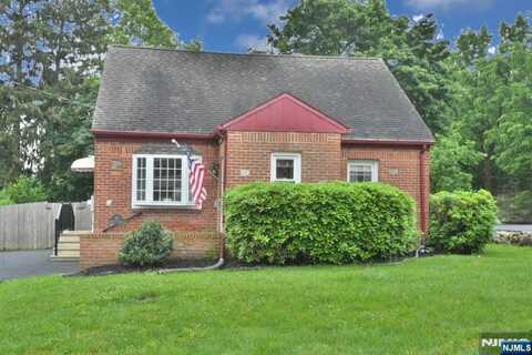 62 Overlook Avenue, North Haledon, NJ 07508