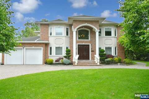 199 Howland Avenue, Paramus, NJ 07652