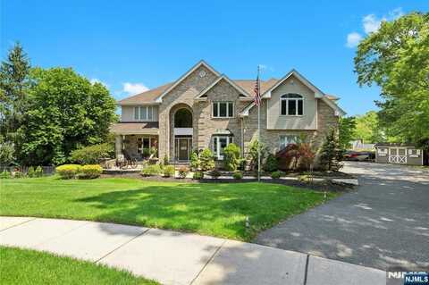 12 Woodland Court, Wayne, NJ 07470