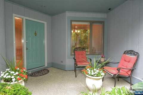 31 Braeburn Drive 31, Washington, NJ 07676