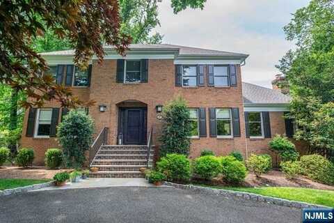 5 Hurley Court, Wyckoff, NJ 07481