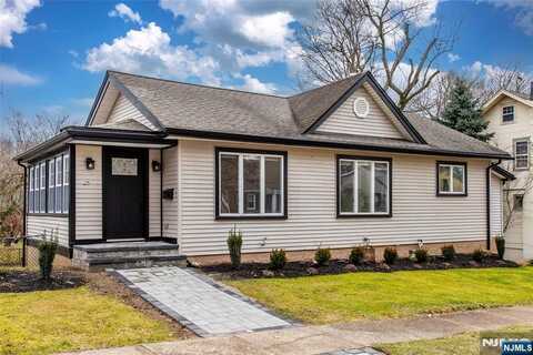 35 Roosevelt Avenue, Westwood, NJ 07675