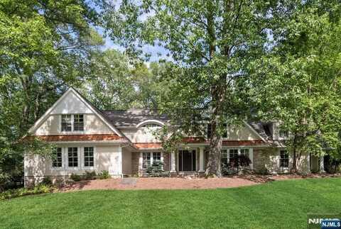 275 Gregory Road, Franklin Lakes, NJ 07417