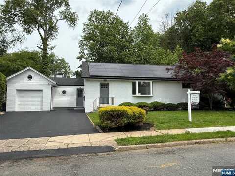 41 Woods Avenue, Bergenfield, NJ 07621
