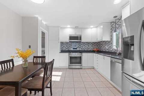 38 Berwyn Place, Fair Lawn, NJ 07410