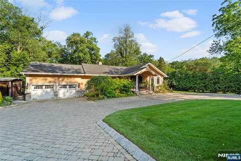 198 Pascack Road, Hillsdale, NJ 07642