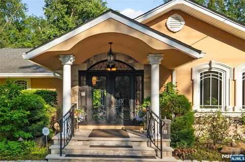 198 Pascack Road, Hillsdale, NJ 07642