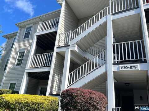 876 Juniper Way, Mahwah, NJ 07430
