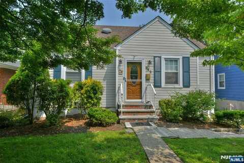 542 Coolidge Place, Paramus, NJ 07652