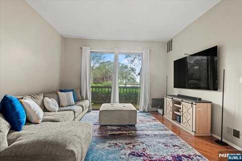 178 Sandcastle Key, Secaucus, NJ 07094