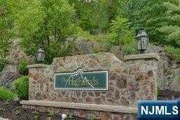 158 Mountainside Drive, Pompton Lakes, NJ 07442