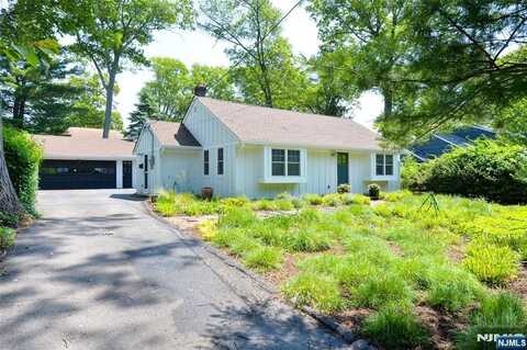 212 Godwin Avenue, Wyckoff, NJ 07481