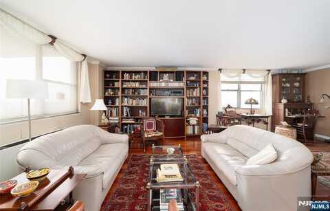 6040 Boulevard East 23G, West New York, NJ 07093