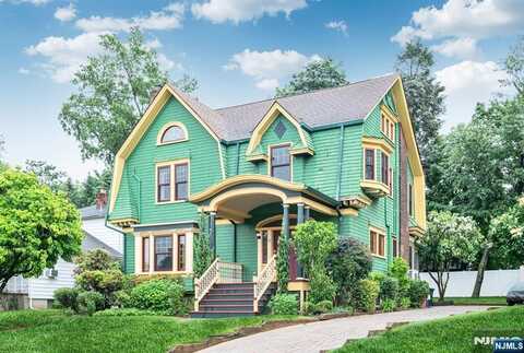 117 Leonia Avenue, Leonia, NJ 07605