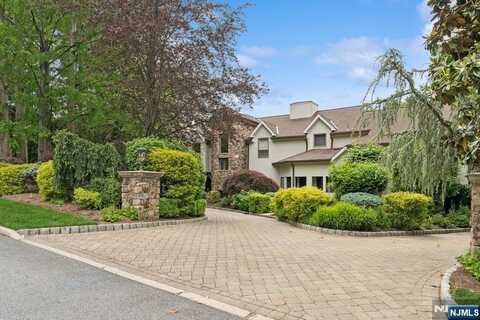 80 Adams Drive, Cresskill, NJ 07626