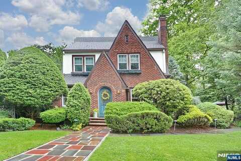 449 Meadowbrook Avenue, Ridgewood, NJ 07450