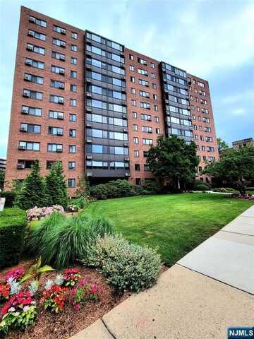 90 Prospect Avenue 11A, Hackensack, NJ 07601